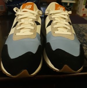 Awesome Pair of NEW BALANCE SZ 10